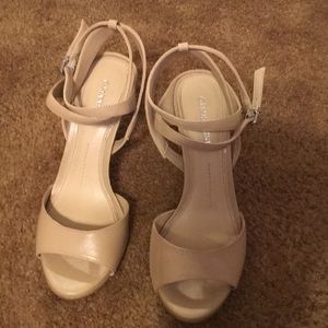 Gianni Bini size 7 leather nude strappy heels